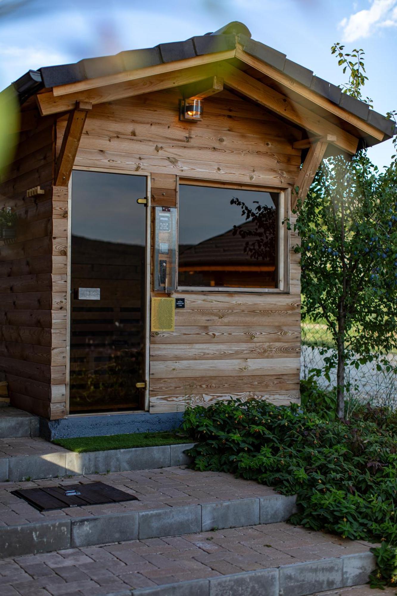 Roenk Relax Lägenhet Miskolc Exteriör bild